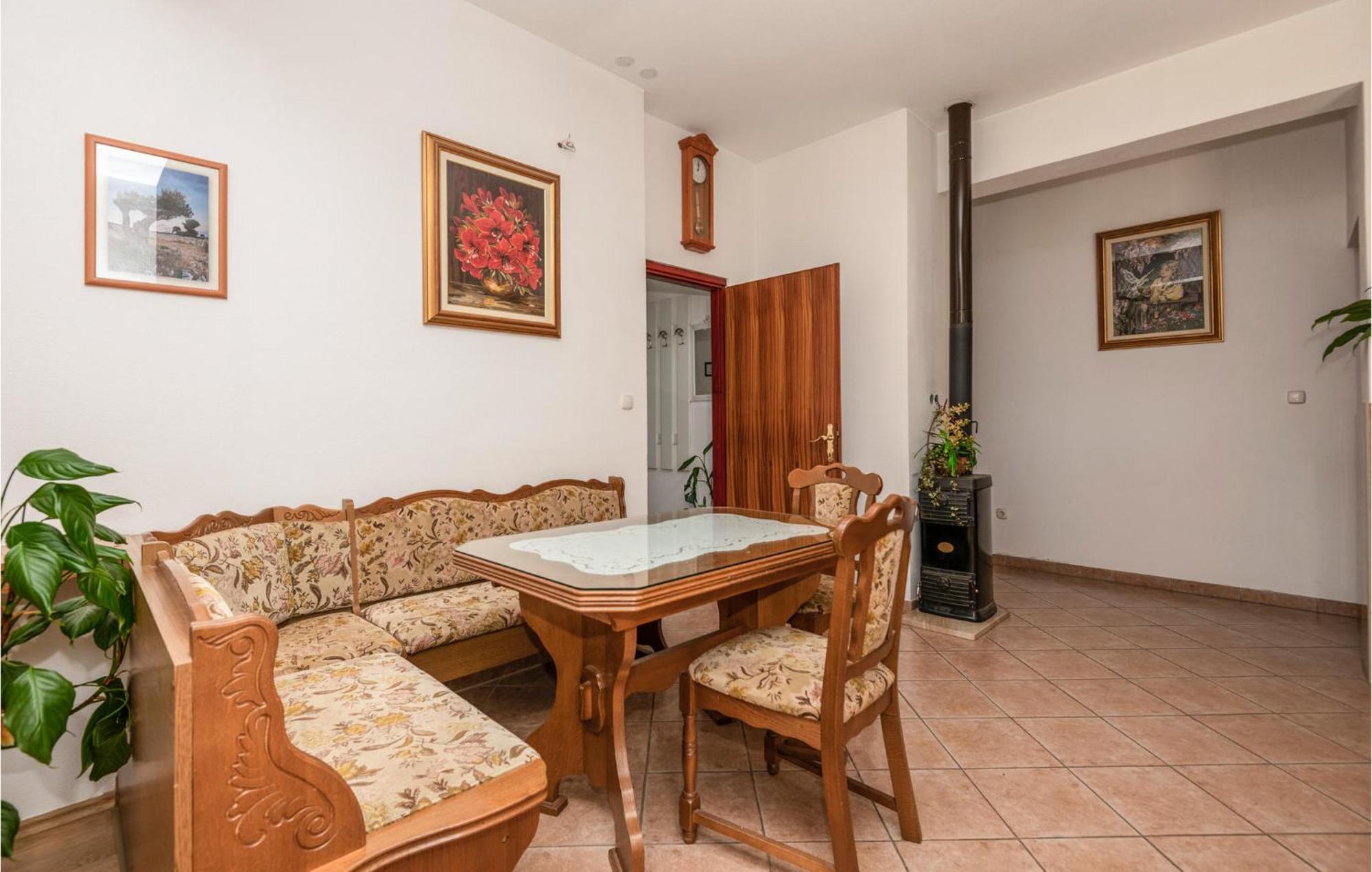 Cozy Apartment In Makarska With Wifi Zewnętrze zdjęcie